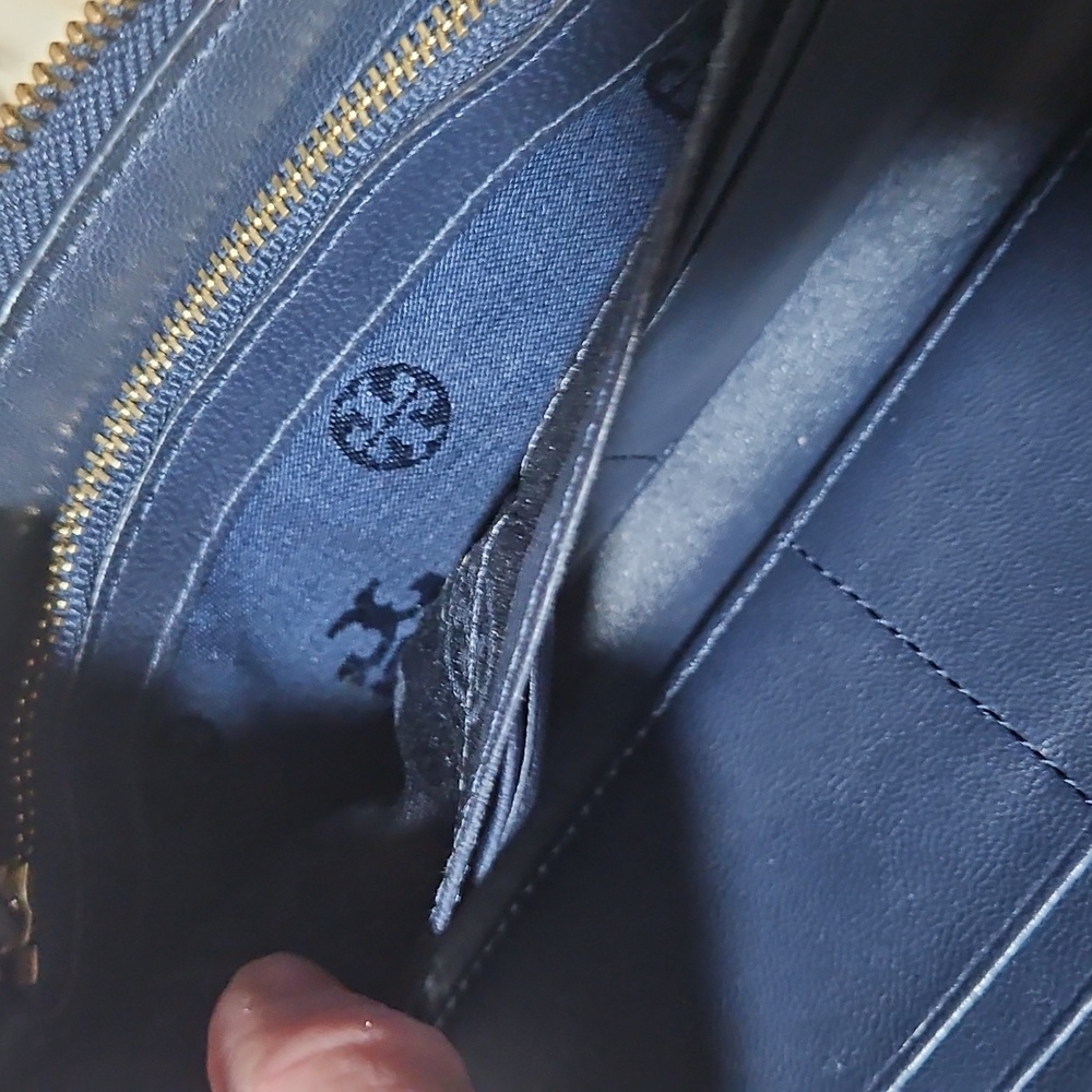 Tory Burch Navy Blue Quilted Wallet - Picture 5 of 9